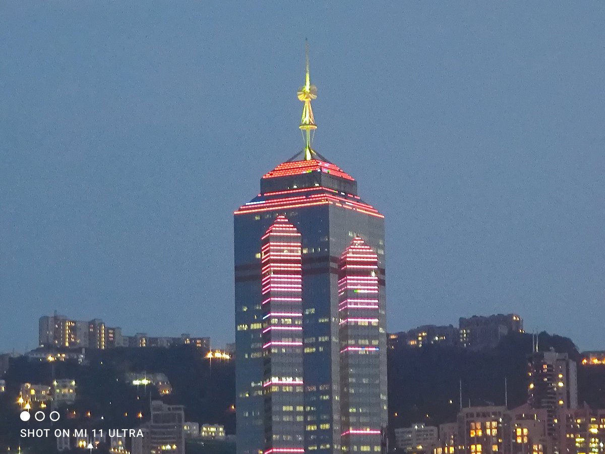 frankie_tech's tweet photo. Another skyline shot #Mi11Ultra, 1x, 5x, 10x, 50x. The 50x shots in low light aren't great but at 5x and 10x they are legit impressive. https://t.co/CgP0DXpuux