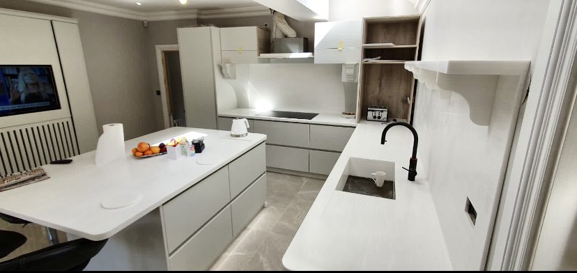 bsfsolidsurface's tweet photo. Another residential project completed yesterday! Bespoke countertops fabricated from #hanex ‘Clara’ 😍🤍#happycustomer #kitchendesign #interiordesign #solidsurface https://t.co/RnP9QdNnfu