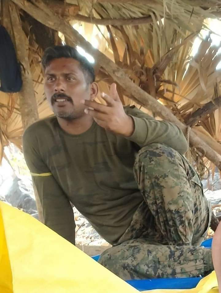 KAMALAKARNM1's tweet photo. ನಕ್ಸಲರ, ಹಿಡಿತದಲ್ಲಿರುವ ಕೋಬ್ರಾ ಕಮಾಂಡೋ #ರಾಕೇಶ್ವರ_ಸಿಂಗ್ ಅವರ ಚಿತ್ರ...
ಯಾವುದೇ ಅಪಾಯವಿಲ್ಲದೆ ಮರಳಿ ಬರಲೆಂದು ಕರ್ನಾಟಕದ ಎಲ್ಲಾ ಜನತೆಯ ಪರವಾಗಿ ಹಾರೈಸುತ್ತೇನೆ ...🙏🙏
#naksalattack https://t.co/XS0EIVGjCU