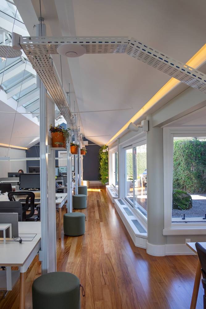 ArchDaily's tweet image. Tiny’s New Headquarters / Karina Guidolin Arquitetura - #Brazil 
#Architecture #InteriorDesign