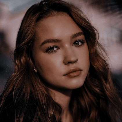▬▬▬𝗦𝗘 𝗕𝗨𝗦𝗖𝗔▬▬▬

– Abby Smith. 
– 15.
– Estudiante y pertenece al equipo de fútbol. 
– Sophomore. 

Hermana menor de Summer. 

{ fc: Sadie Stanley}

Secreto por md.