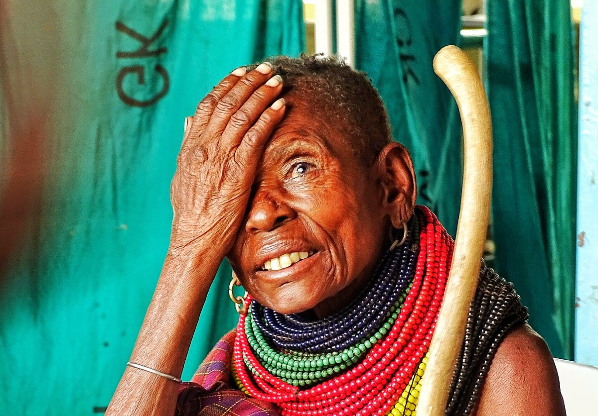 IAPB1's tweet photo. Today is #WorldHealthDay! 🌎 ⚕️

As we build back from the devastating effects of COVID-19, we must ensure we leave no one behind.

For us in the eye health sector, this means continuing to campaign for universal access to basic eye care, regardless of gender, race or income. https://t.co/ImhyovTQ1t