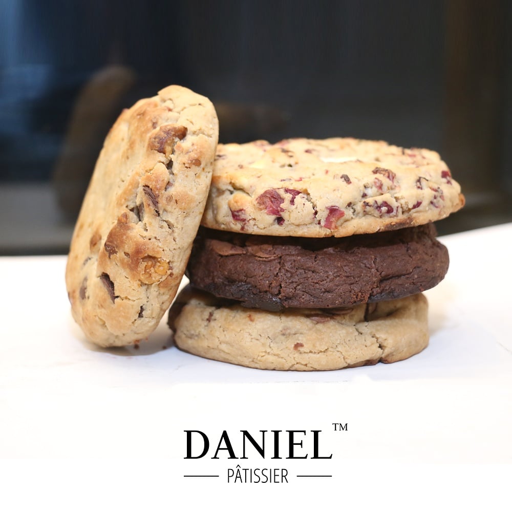 Carefully crafted to perfection, DANIEL’S MEGA COOKIES bring an explosion of flavour and texture in every bite.😋⁣⁣ 
.
.
#danielpatissier #cookies #chocolate #dessert #coffee #baking #burntcheesecake #danielsmegacookie #mega #frenchdessert #patisserie #mumbai #india