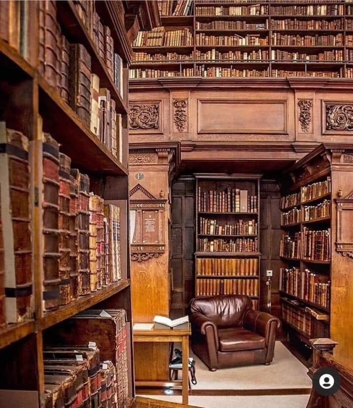 اقرأ كل يوم شيئاً لا يقرؤه أحد غيرك، فكّر كل يوم بشيء لا يفكر فيه أحد غيرك، إنه أمر سيّء للعقل أن يكون دائما جزءا من الإجماع ..

- مورلي