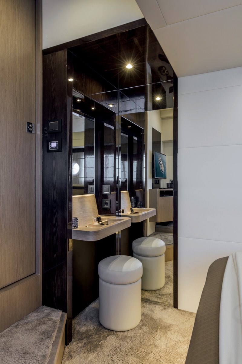 Amoyachts's tweet photo. Italian design, a synonym for refined beauty.
➡️➡️➡️ https://t.co/OrJ2hiWL1W
#AbsoluteYachts #AbsoluteNavetta48 #Navetta48 #AbsoluteSpain #Amoyachts #Motoryacht #Interiordesign #Italy #Ibiza #Elegance #Class #Vanity #Wood https://t.co/dBTw9IjNiH
