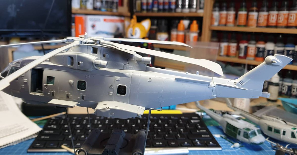 Plastic_Alchem's tweet photo. 1/72 Merling coming along really well. #twitch #livestreaming #scalemodel #modelkit #fyp #scalemodeling #plastickit #merlinhelicopter #modelismoestático #modelismo #miniaturepainting #scaleplane #modelbuilding #militaryaviation #orlee #modelcraft https://t.co/qP3kpF05cl