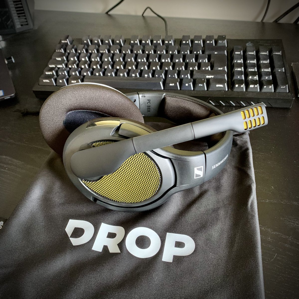 acwt's tweet image. Look at what’s just dropped in @drop @Sennheiser_UK PC38X upgrade from over a decade old PC166! 🔊🤤🎧👌