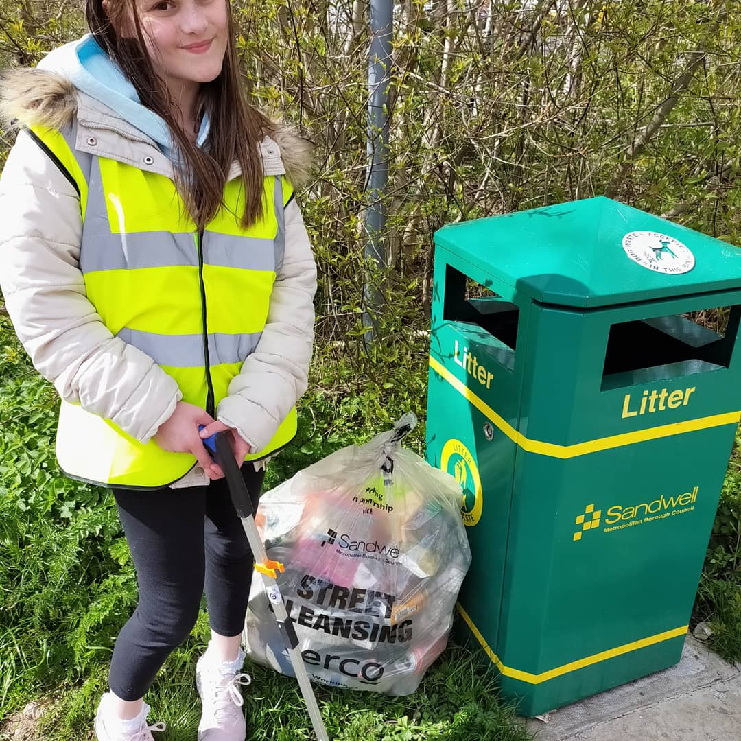 Litterwatch1's tweet photo. #wednesdaymotivation Isobel was excited to receive her #Litterpicking kit yesterday she went out with her mum on #GreenFieldRoad and #TanhouseAvenue collected 1 bag of #Litter
#AdoptAStreet
@SercoESUK
@sandwellcouncil
#thankyousomuch
#dailyexercise
#minipicker https://t.co/tlvjz48gp2