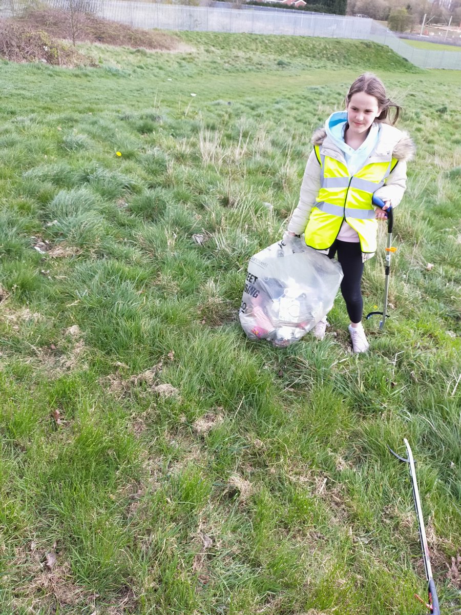 Litterwatch1's tweet photo. #wednesdaymotivation Isobel was excited to receive her #Litterpicking kit yesterday she went out with her mum on #GreenFieldRoad and #TanhouseAvenue collected 1 bag of #Litter
#AdoptAStreet
@SercoESUK
@sandwellcouncil
#thankyousomuch
#dailyexercise
#minipicker https://t.co/tlvjz48gp2
