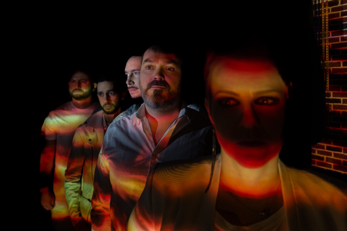 laclefstgermain's tweet photo. C’est lors d'une soirée #AllAccess qu’on a découvert le quintet francilien @BurntUmberBand qui a sorti le 12/03 son 1er album "Petroleum" 👏14 titres alliant le son organique du #rock Anglais à la puissance irrépressible du métal Américain👉https://t.co/AZOB8uvgGr @ElliePromotion https://t.co/7WALKqSMlS