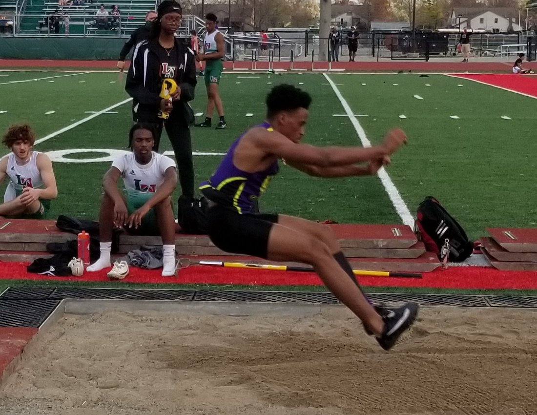 Mike Davidson Trackman Serrell Curtis Takes Second In The Hj And Goes Over Feet In The Long Jump For 4th At Ln Meet Nice Job T Co L2icnzptpi