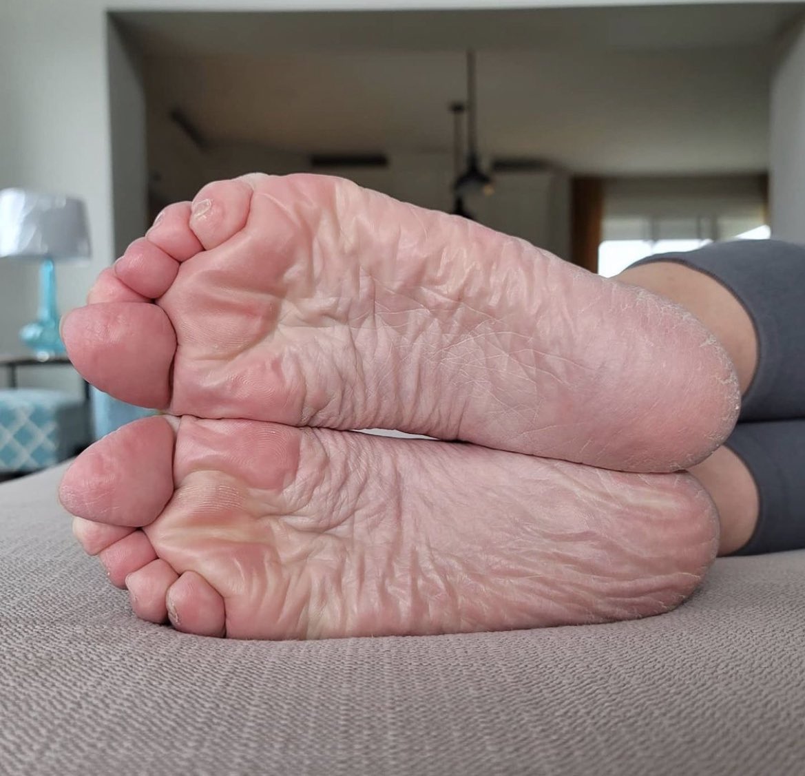 HOSoles's tweet photo. Extremely thick wrinkled dry high arched mature bare soles misscurvvytoes (IG) https://t.co/g6i0VEqt5n