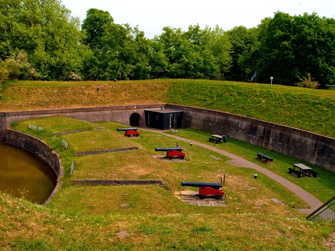 waterliniesNL's tweet photo. Het Nederlands Vestingmuseum in Naarden doet mee met 'Testen voor Toegang'. Op vrijdag 9, zaterdag 10 en zondag 11 april kun je het museum GRATIS bezoeken. #vestingmuseum #naarden #testenmettoegang https://t.co/3vPlLGf3Uh https://t.co/T9MXU0X6yW