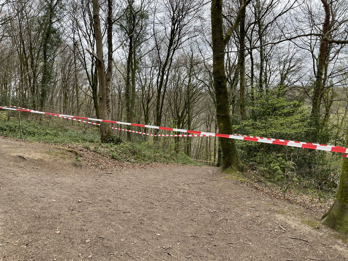 ⛔️⛔️⛔️✋✋✋✋
Découverte d’un engin explosif dans la partie basse du bois de Keroumen.
Nous vous demandons d’éviter le lieu, de ne surtout pas franchir les balisages. 🙏🏻🙏🏻
#lerelecqkerhuon 
@LeRelecqKerhuon 
#securite 
<a href="/TLGBrest/">Le Télégramme Brest</a> 
<a href="/OuestFrance29/">Ouest-France 29</a>