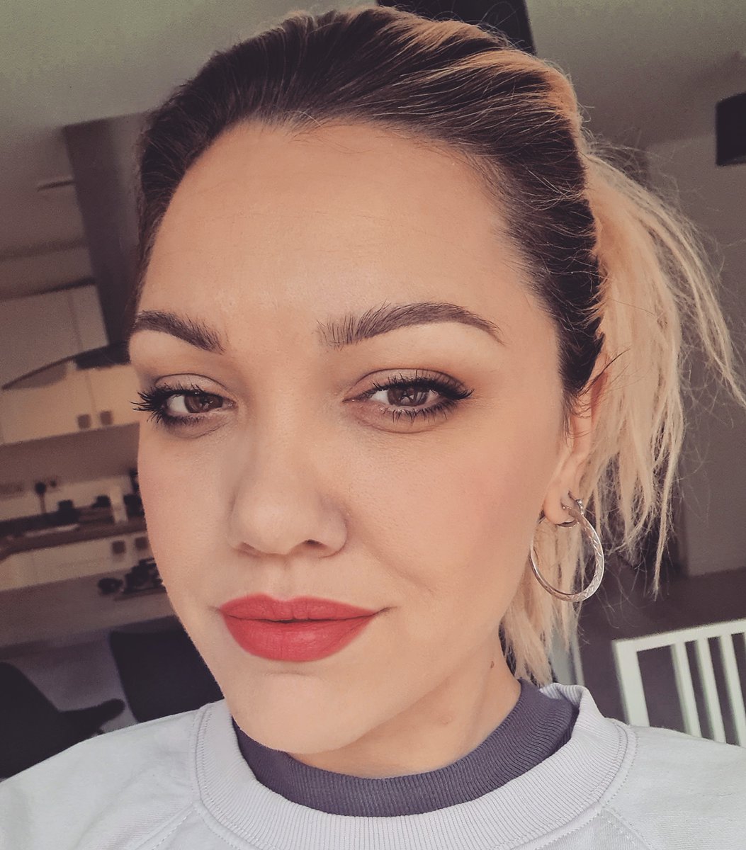 REDDNICHOLSON's tweet photo. It's a ponytail and lippy kinda day .. 🖤💋

Feeling a bit ROGUE 🤪 👉🏽 https://t.co/fx5P0W2W0s

#TeamRedd #Reddetts #Lipstick #ponylife #humpdayvibes #Wednesday #Rogue #NEWMUSIC #newsingle #edm #dance #house #Takeover https://t.co/u4v4GKub6k