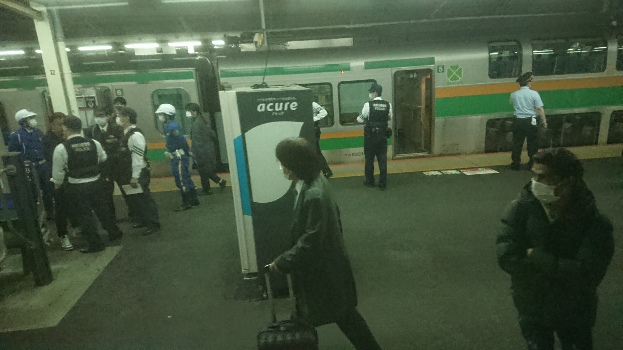 快速セットアッパー 例の車内トラブルだが戸塚駅ホームに警察官いた まだ怒りは収まってないか T Co Zphtsu6b2j Twitter