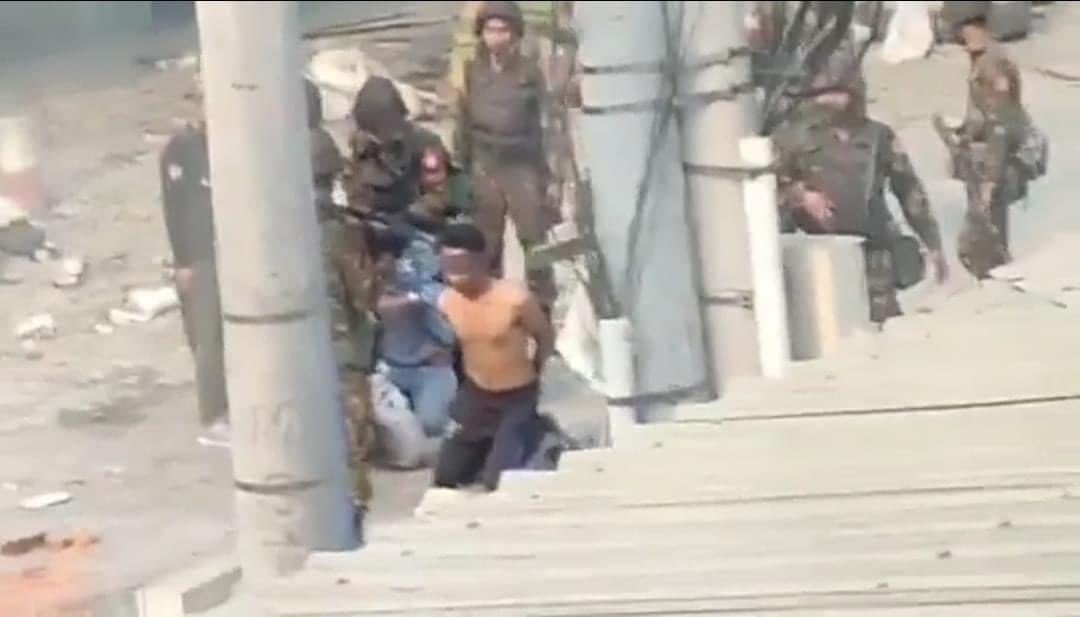 Tiara48841033's tweet photo. this is how these civilians were treated poorly by Military thugs in Kalay city.they were blindfolded and their hands tied behind their back afterwards they were abducted ruthlessly by them.#Apr7Coup #WhatsHappeninglnMyanmar #tiarathesunshine https://t.co/hzHuC4AAFP