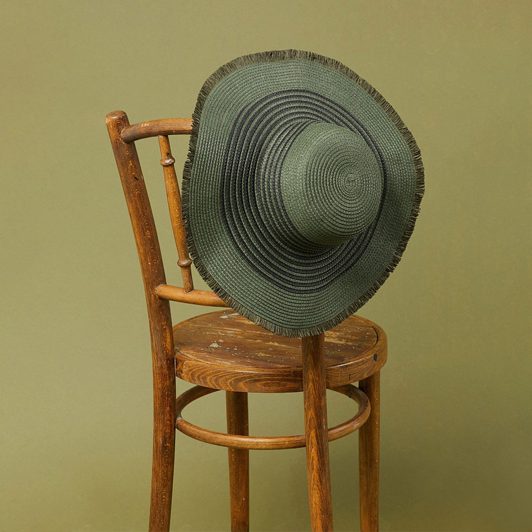 STRIPED RAFFIA HAT 💚 / Our stylish, woven raffia hat with wide relaxed brim and soft fringing. Available in two different sizes.

Shop → l8r.it/dO9g