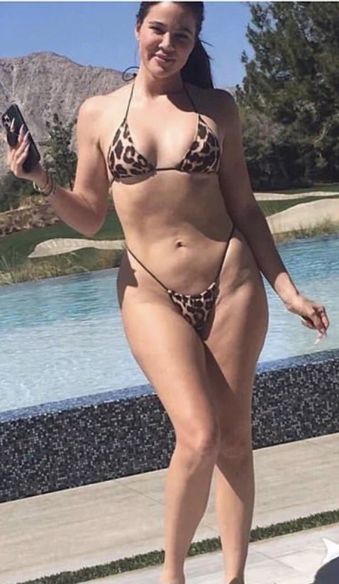 Neuropathie Ciro moe Jenny on Twitter: "Khloe Kardashian's unedited bikini pic is fire 🔥 Girl  has her flat little tummy, her arms look toned, she's snatched! It's  actually really nice to see what an unedited,