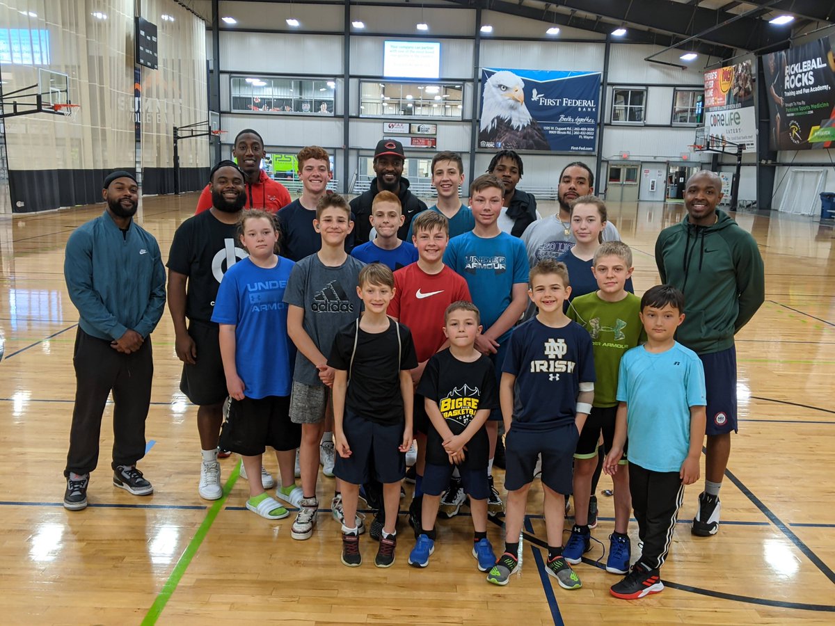 GuardFw's tweet image. Homeschool Basketball came out for the @RaphealDavis3 Bigger than Basketball camp in Fort Wayne.   Shout out to @NobleWWarriors and Angola Warriors for bringing kids to the camp.   Great group of kids working hard during the summer.  @NCHBCLive @BasketballGlhc