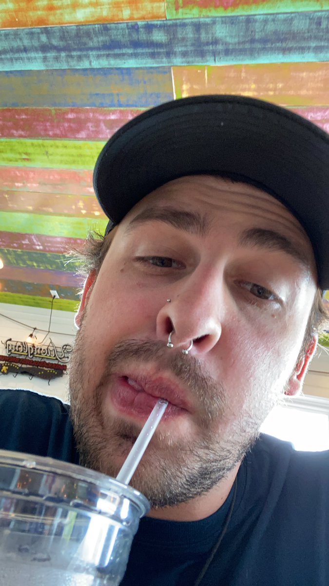 FairleyJase's tweet photo. someone cute took me out to lunch, and it was me https://t.co/Zq9OJGSMnj