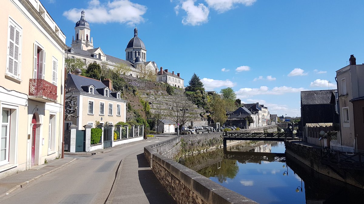 van_berthelot's tweet photo. Un petit brin de soleil 😊.
#segreenanjoubleu #àdecouvrir https://t.co/LMjCpYv3o2