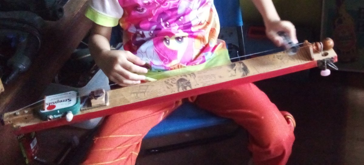 Musisi miskin itu ada. Apalagi kalo udah pake ginian, rekord pake hp dan dengerin di speaker mono. Miskinnya terasa apokaliptik.
Semoga peraturan pemerentahnya bisa bermanfaat buat musisi.