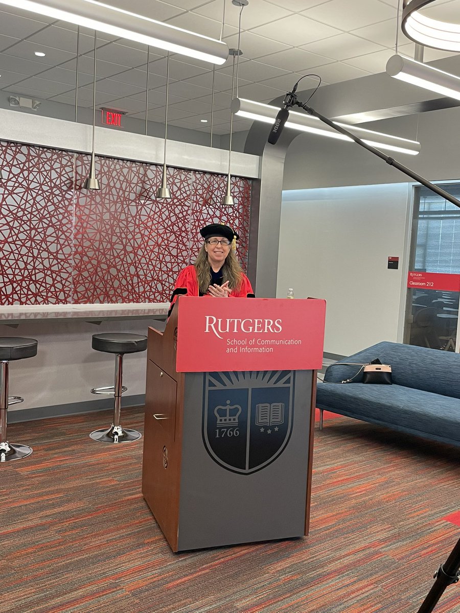 RutgersCommInfo's tweet photo. 3 time alumna, Professor & Director of the @RutgersDCIM and @RUGenderMedia minors, @MaryChayko nailed her #SCIConvocation 2021 speech! https://t.co/bJlm34iKXF