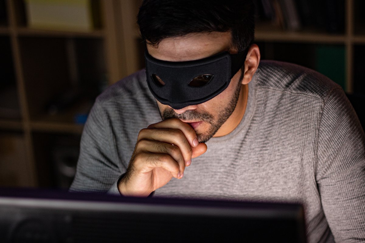 talk2cc's tweet photo. Scammers are getting dark and threatening now. The FTC has a couple of new scams on their radar that you need to be aware of! #FTCscam #scamalert #completecontroller #bookkeeping #bookkeepingservices #finances #security https://t.co/4mNwzTW4lR https://t.co/ZDG5rhJB2L