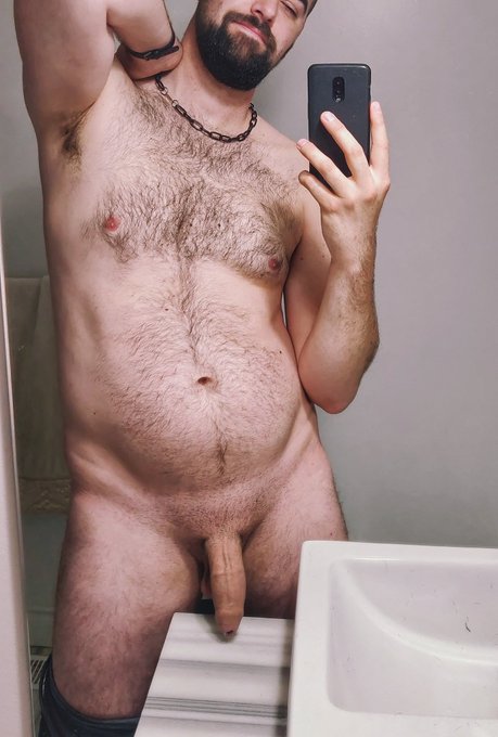 Happy hump day sluts 😘💦 https://t.co/lNXiFbfOjS