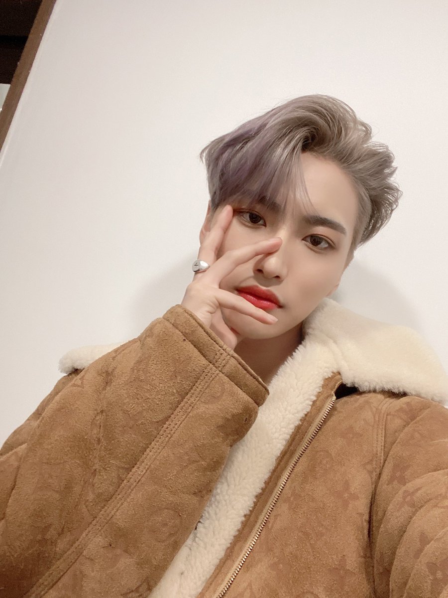 ATEEZofficial's tweet image. [#성화] 같은 포즈 찾기😛
#ATEEZ #에이티즈