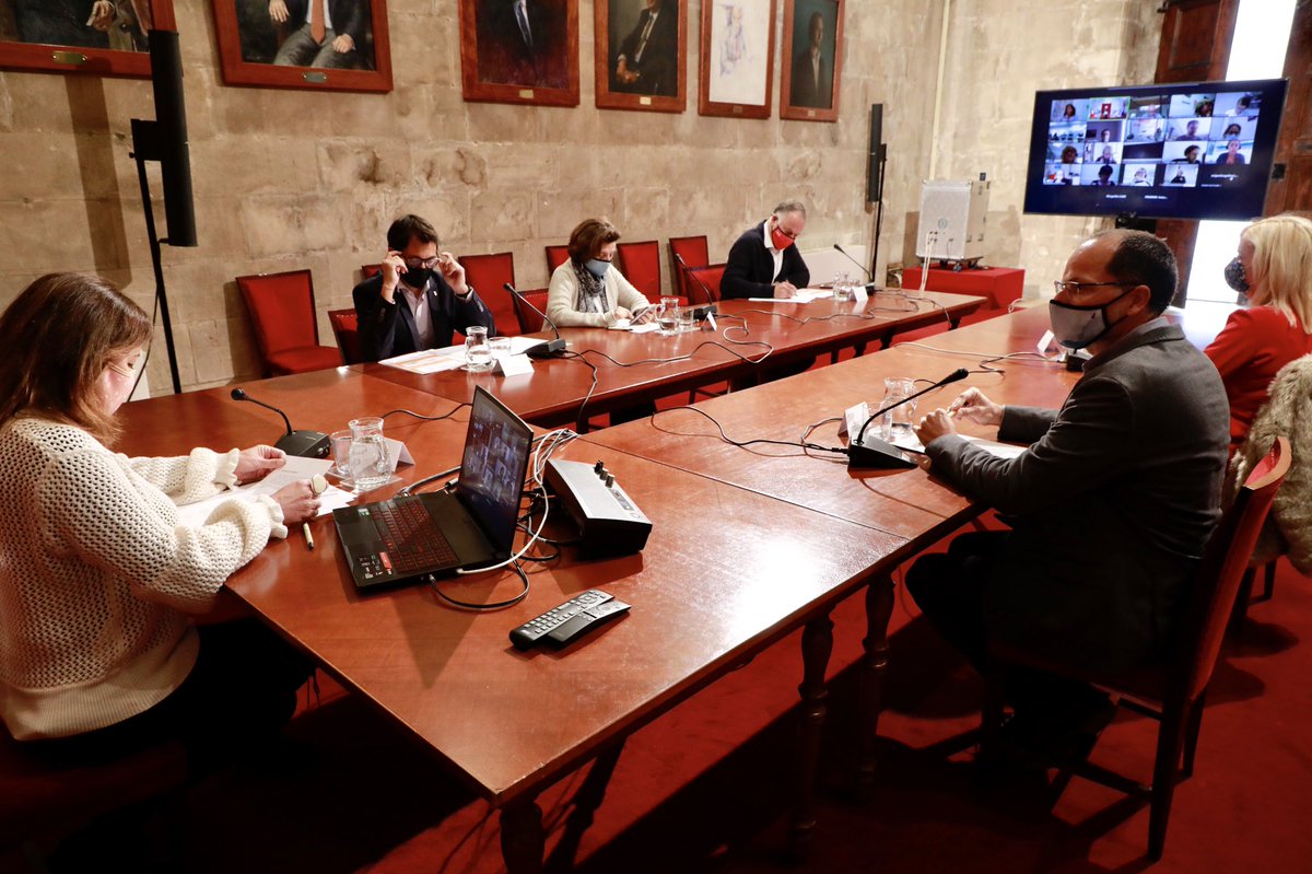 goib's tweet photo. Tancam amb el tercer sector un acord estratègic amb un pressupost de 51 milions d’euros per garantir que 27.000 persones vulnerables es puguin acollir a polítiques d’ocupació en els propers 3 anys
ℹ️🔗 https://t.co/dpgGbSQdtq https://t.co/miaVwETPwC