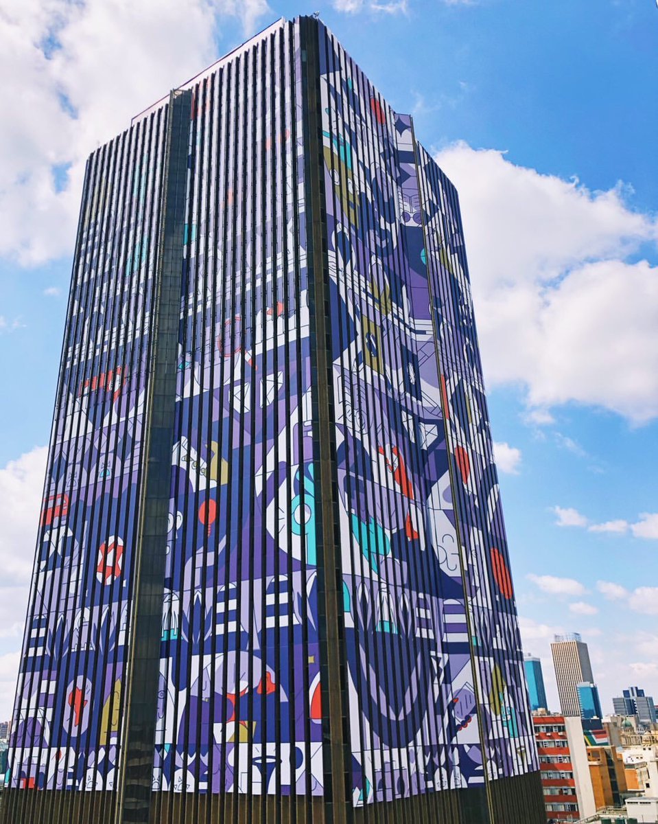 AfricaFactsZone's tweet photo. South African Illustrator, Russell Abrahams has created the biggest billboard in Africa. https://t.co/z2SRXlZeFM