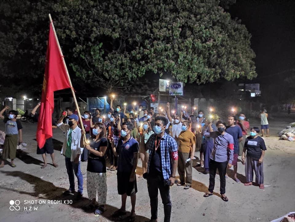 ThawTarChoLwin1's tweet photo. Anti-Coup night strike in a ward of Monywa, Sagaing Region.
IMPLEMENT R2P
#Apr7Coup
#WhatsHappeningInMyanmar https://t.co/GgEx6WQLWm