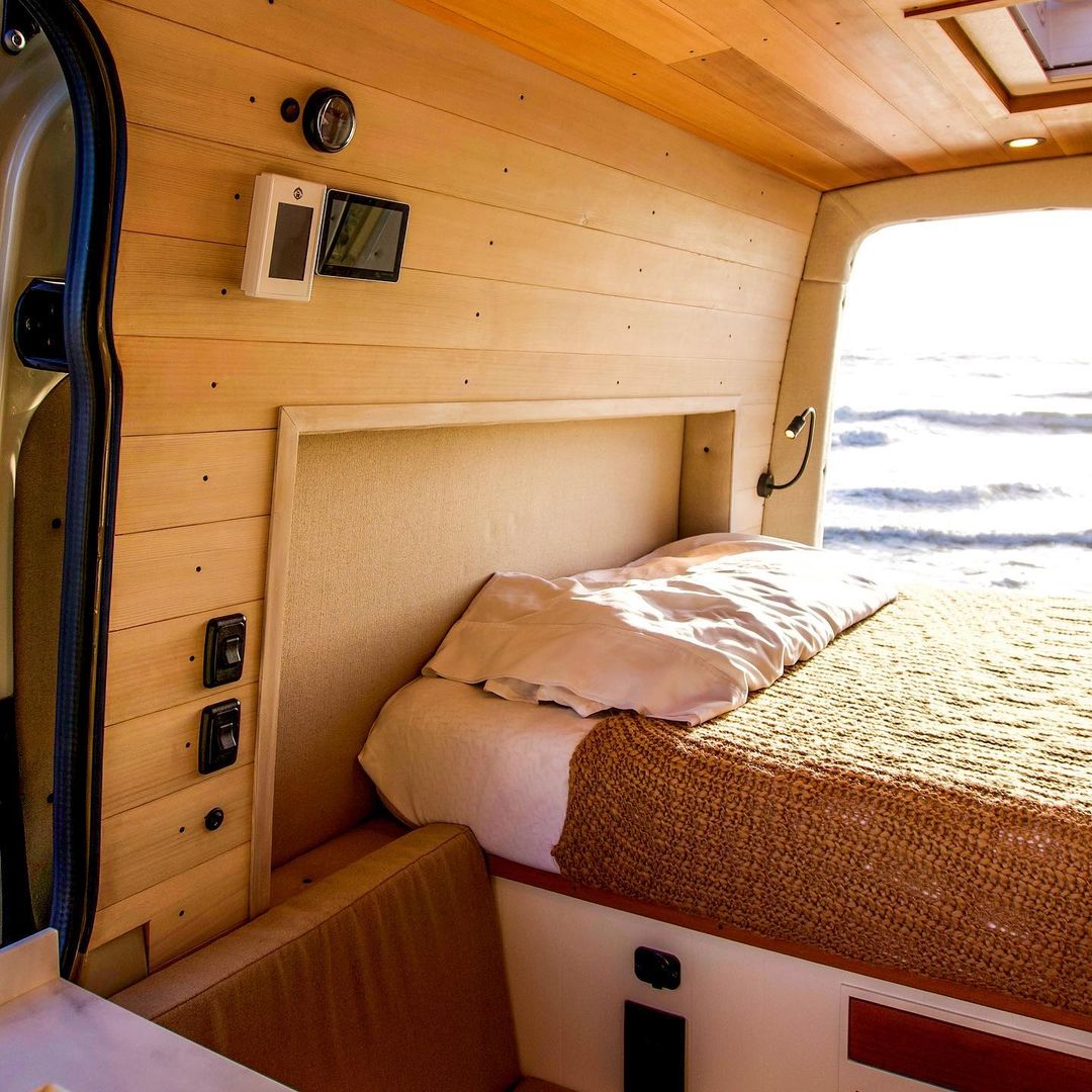 ExploreVanx's tweet photo. Check out this new Atlas rig, Trestles! 
​Follow @explorevanx the worlds largest #campervan and #vancamping directory! Let us help you #findyouroutside ! 🏔🏝🏞🌍 https://t.co/AdYqnRmgBg https://t.co/imIDIlcPeg
