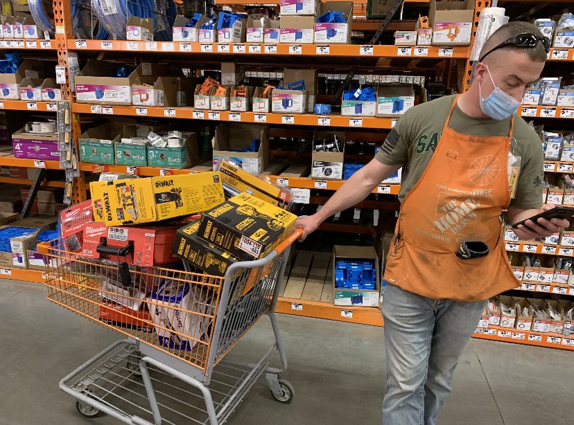 janelle_leclair's tweet photo. $3,100 recovery by Nick in D28! Thanks for providing excellent customer service to deter theft!@hdtywagner https://t.co/qTZzsKJ65J