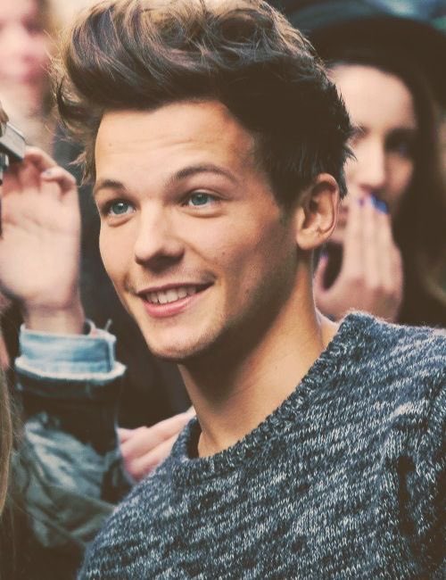 2011 louis or 2012 louis I vote  #Louies for  #BestFanArmy  #iHeartAwards