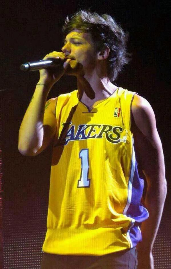 which jersey louis I vote  #Louies for  #BestFanArmy  #iHeartAwards