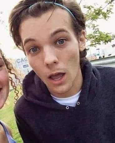 jamaica louis or headband louisI vote  #Louies for  #BestFanArmy  #iHeartAwards