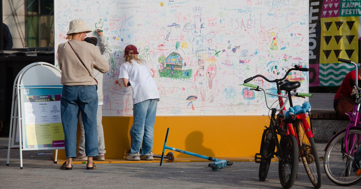 Vielä ehtii hakea mukaan Helsinki-päivään! ✨ #Helsinkipäivä etsii kaupungin syntymäpäivää juhlistavia luovia tekoja, jotka näkyvät, kuuluvat ja ilahduttavat ympäri kaupunkia 12.6. Haku jatkuu 12.4. saakka: bit.ly/3wtDyUm Toteutettavat teot valitaan yleisöäänestyksellä.