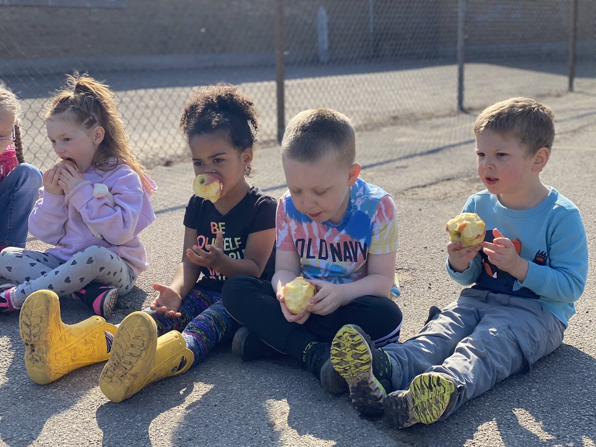 tearish12's tweet photo. 5/5 #thebigcrunch @MrDeWolfesClass @carrissaece @PortWellerPS https://t.co/0sS2lYJJQs