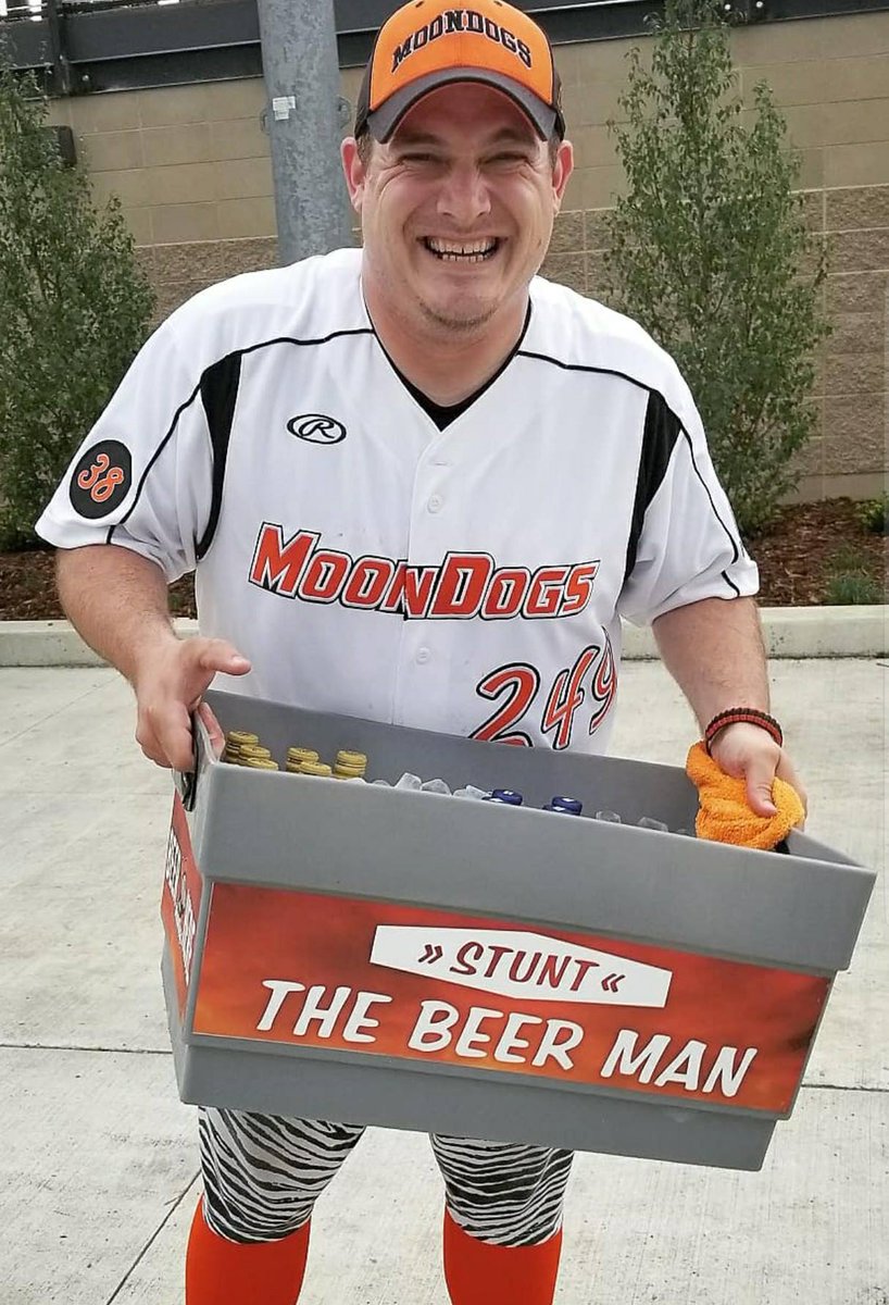 VisitMankato's tweet photo. It's #nationalbeerday! Where are your favorite places around #Mankato to throw back a cold one?
@StuntMonkey967 @MoonDogsBall @MankatoMarathon  @MankatoBrewery @WanderTheMap @LocAleBrew https://t.co/nOZYqIDEXt