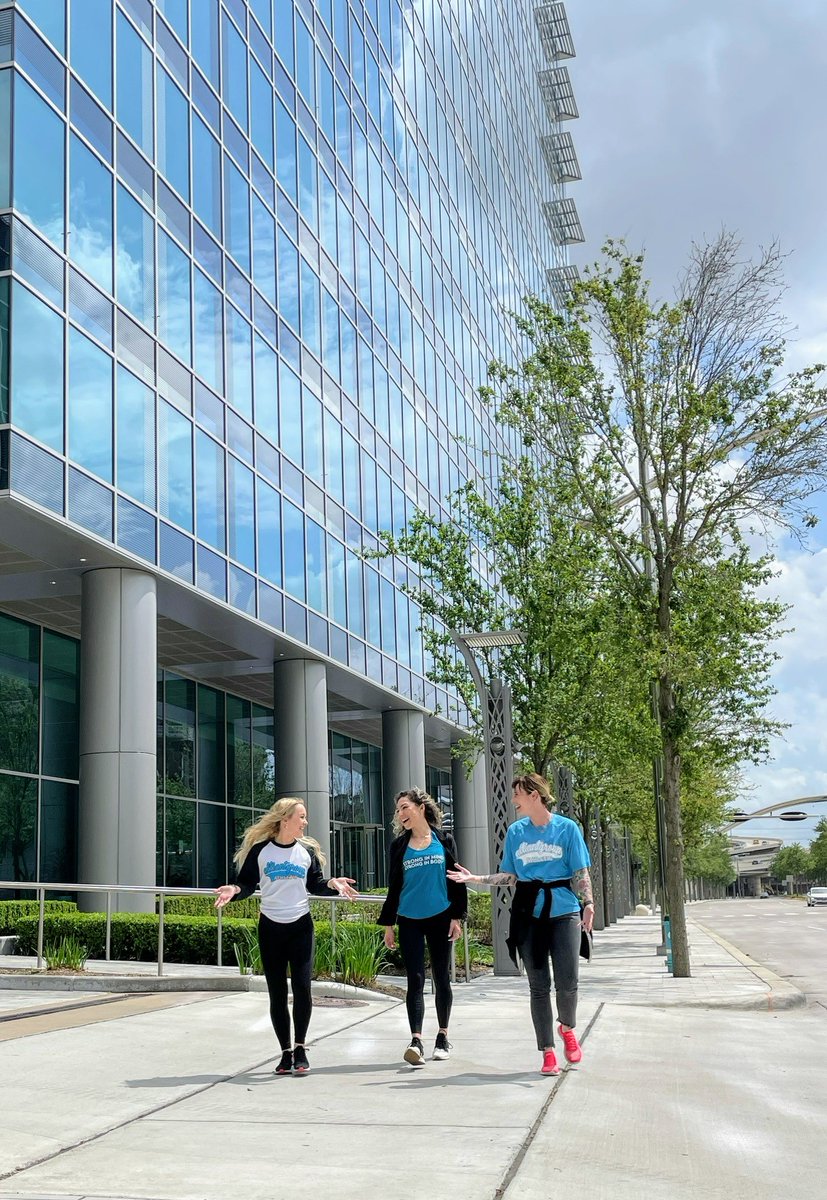 alliantgroup's tweet image. Today is #NationalWalkingDay! Walking is one of the simplest ways to get out and move! No gym? No problem!

Invest in your #physicalwellness by putting on your walking shoes, going for a stroll, and logging your walk on your alliantMOVES app!

@melliebaxter @tcombes