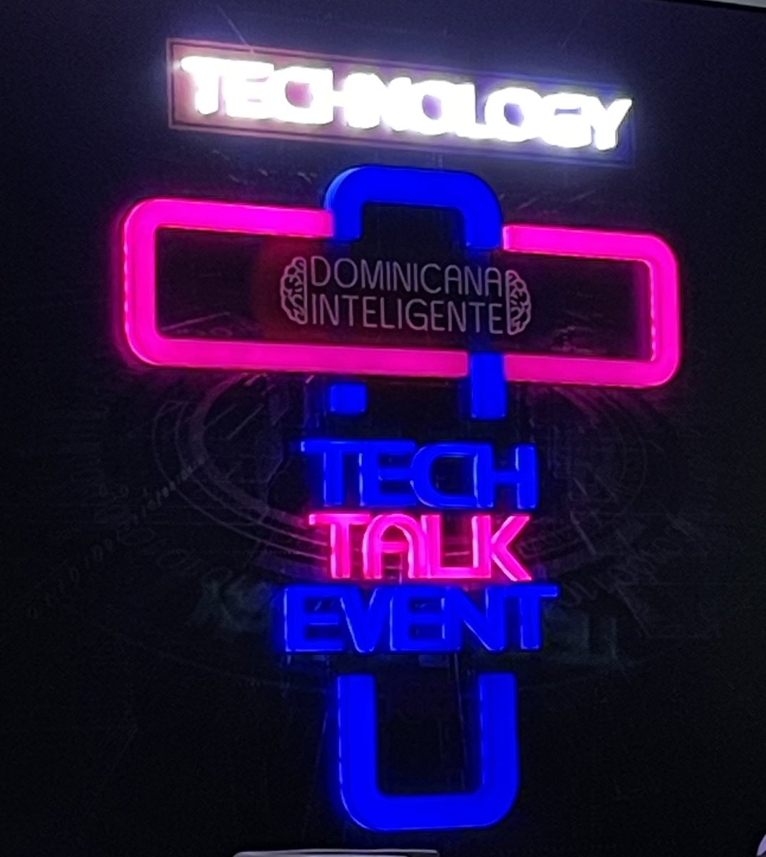 cpereztejada's tweet photo. Participando del evento #TechTalk2021 de la @mercadorevista que tiene como tema “Dominicana Inteligente”. Veremos la situación actual y hacia dónde se dirigen los actores del mercado en términos de avance tecnológico #tech #tecnologia https://t.co/oDwU1QVWXU