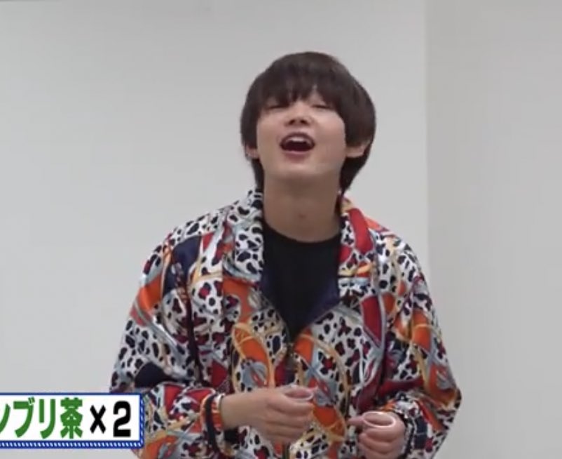RvObqm's tweet photo. サークル飲みにいる1枚目ゲームに負けて死ぬほど飲まされてるのに全く酔わない同じ学部の男子、2枚目向かいの席に座っている目が合うと笑ってくれる片想い中の先輩、3枚目やたらと「次何飲む？」って気遣ってくる後輩、4枚目「俺、酒強いんだよね〜」って言いながら床で眠り出す最寄りの駅が一緒の男子 https://t.co/virD1NxCoT