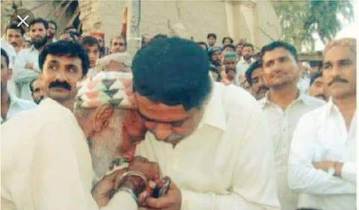 javedrind93's tweet photo. Today every person from sindh loves Bashir khan Qureshi due to his simplicity and his sacrifices.
Love you Wada
#FIRLodgeOfShBashirQureshi https://t.co/UTUqOx2GTn
