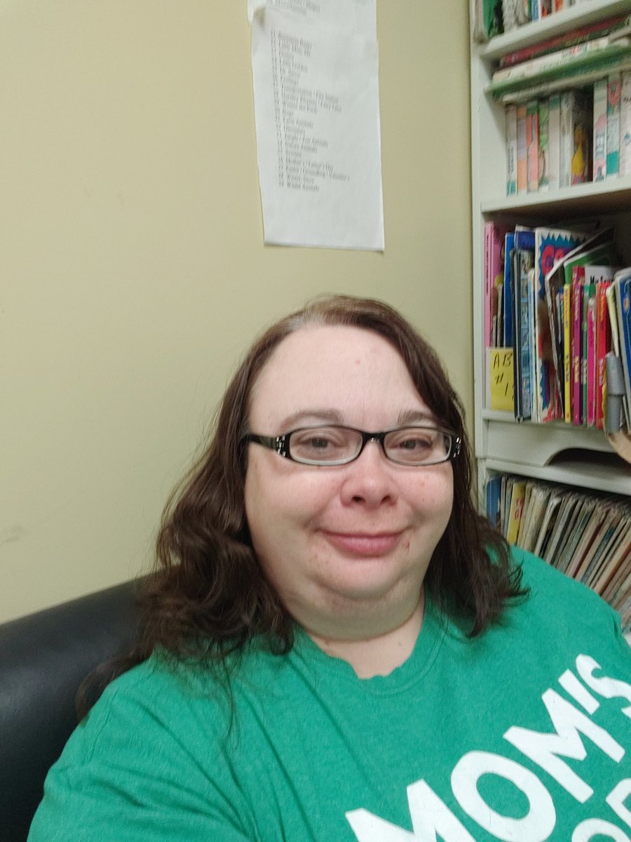 DebMac88's tweet photo. I am wearing green today because I support #GreenShirtDay. Take the time to talk with your loved ones about #OrganDonation and the #giftoflife through #signupforlife Please visit https://t.co/zPIPhCeSxV to #beadonor and #Shareyourwishes! 🥰 https://t.co/P0PsxxotC6