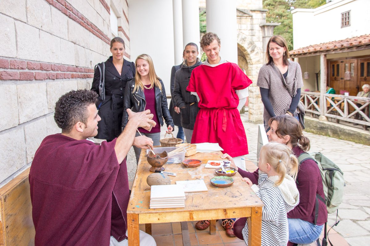 Als de maatregelen het toelaten gaan we in mei weer open! We trappen het seizoen dan meteen goed af met een nieuw programma rondom de Lente en de pinksterdagen en met twéé tentoonstellingen in het binnenmuseum...😁Stay tuned! #open #lente #Pinksteren #tentoonstelling