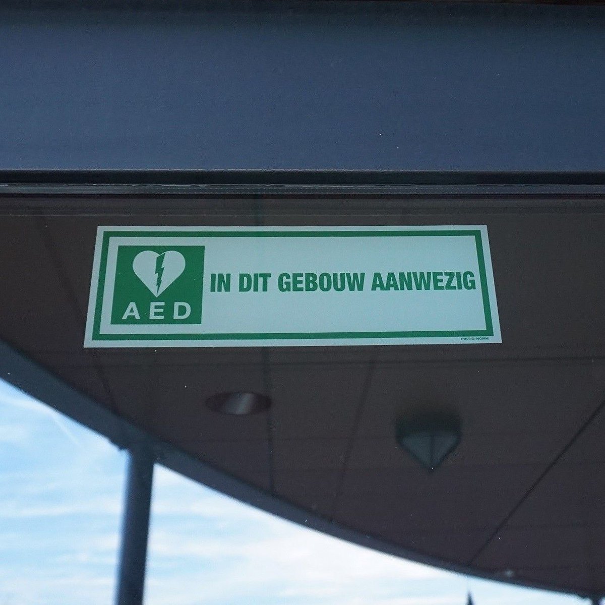 d66barendrecht's tweet photo. Hartstilstand in de buurt? Met een AED kan je levens redden. In Barendrecht beschikken we niet over een dekkend AED-netwerk.
https://t.co/kkhRLOOb38 https://t.co/TqTELJwpnF