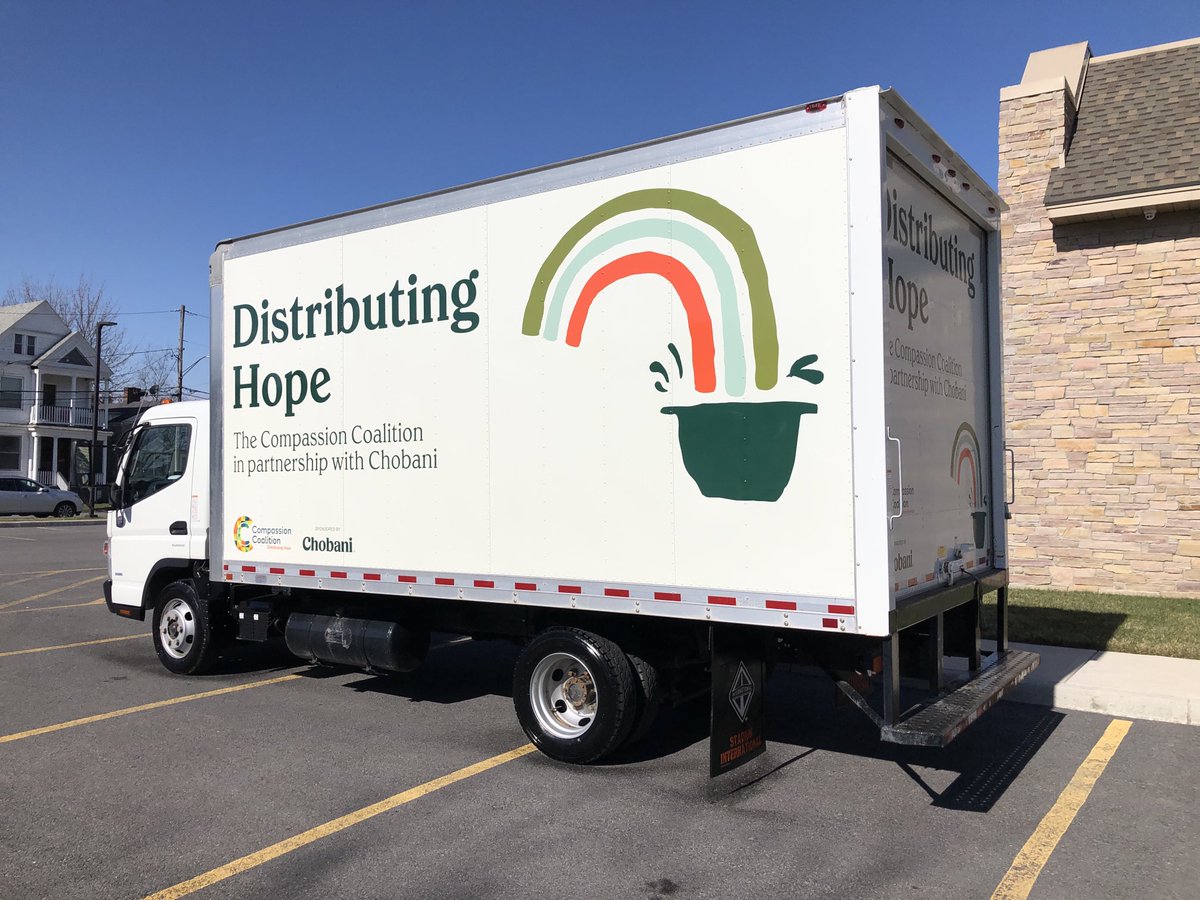 edavisearl's tweet photo. A drive up food giveaway is being held at the Irish Cultural Center in Utica this morning. 100s of cars were lined up for the event. ⁦@Chobani⁩ is giving yogurt out, in addition they donated $25,000 to the Compassion Coalition for a new refrigerated truck.⁦@WKTV⁩ https://t.co/h8yxZfrKEp